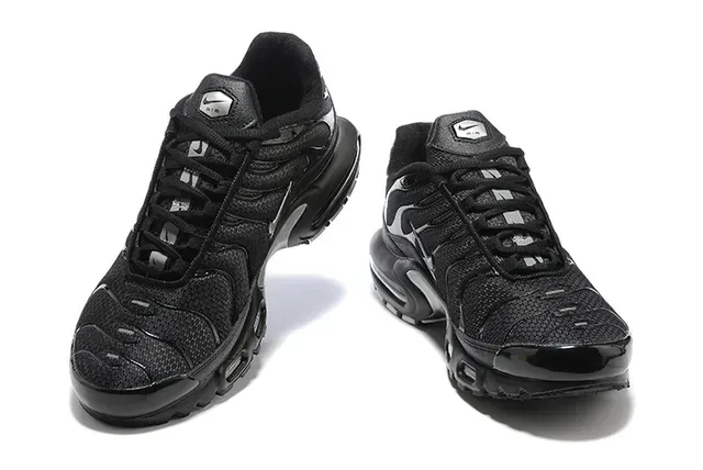 Nike Air Max Plus Black Silver Lifestyle Sneakers 17