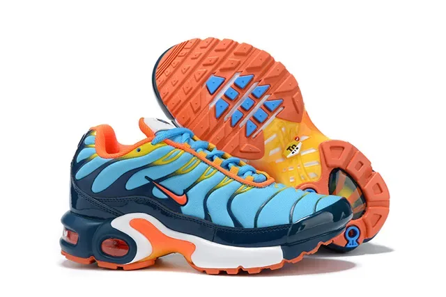 Nike Air Max Plus Lifestyle Sneakers 10