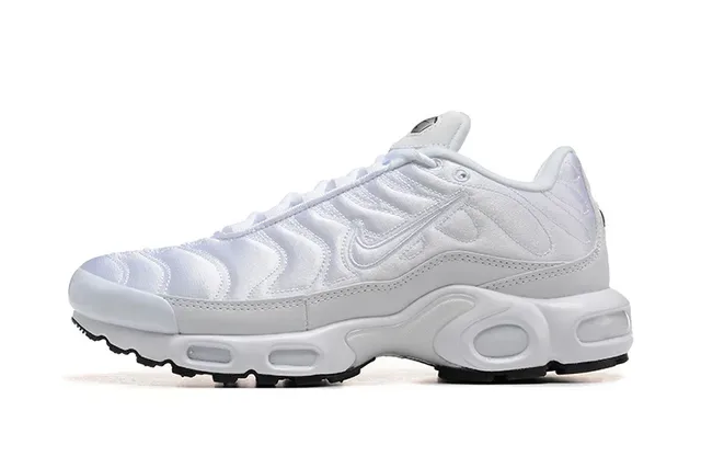 Nike Air Max Plus Teal Gradient Lifestyle Sneakers 17