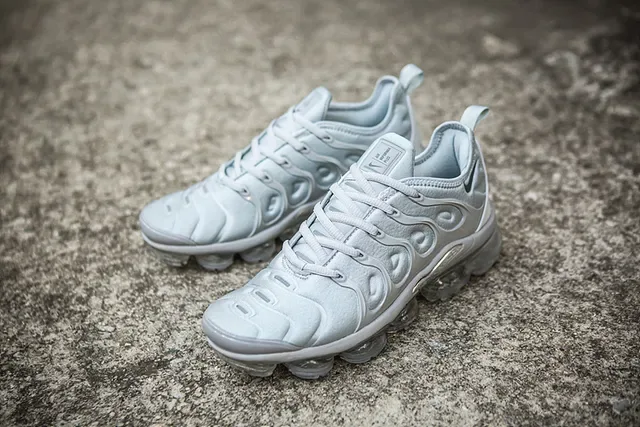 Nike Air VaporMax Plus Silver Reflective Lifestyle Sneakers 15