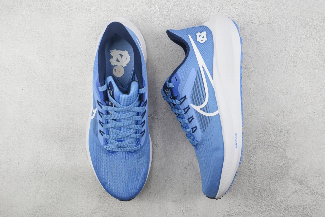 Nike Air Zoom Pegasus North Carolina Tar Heels zapatos de correr 3