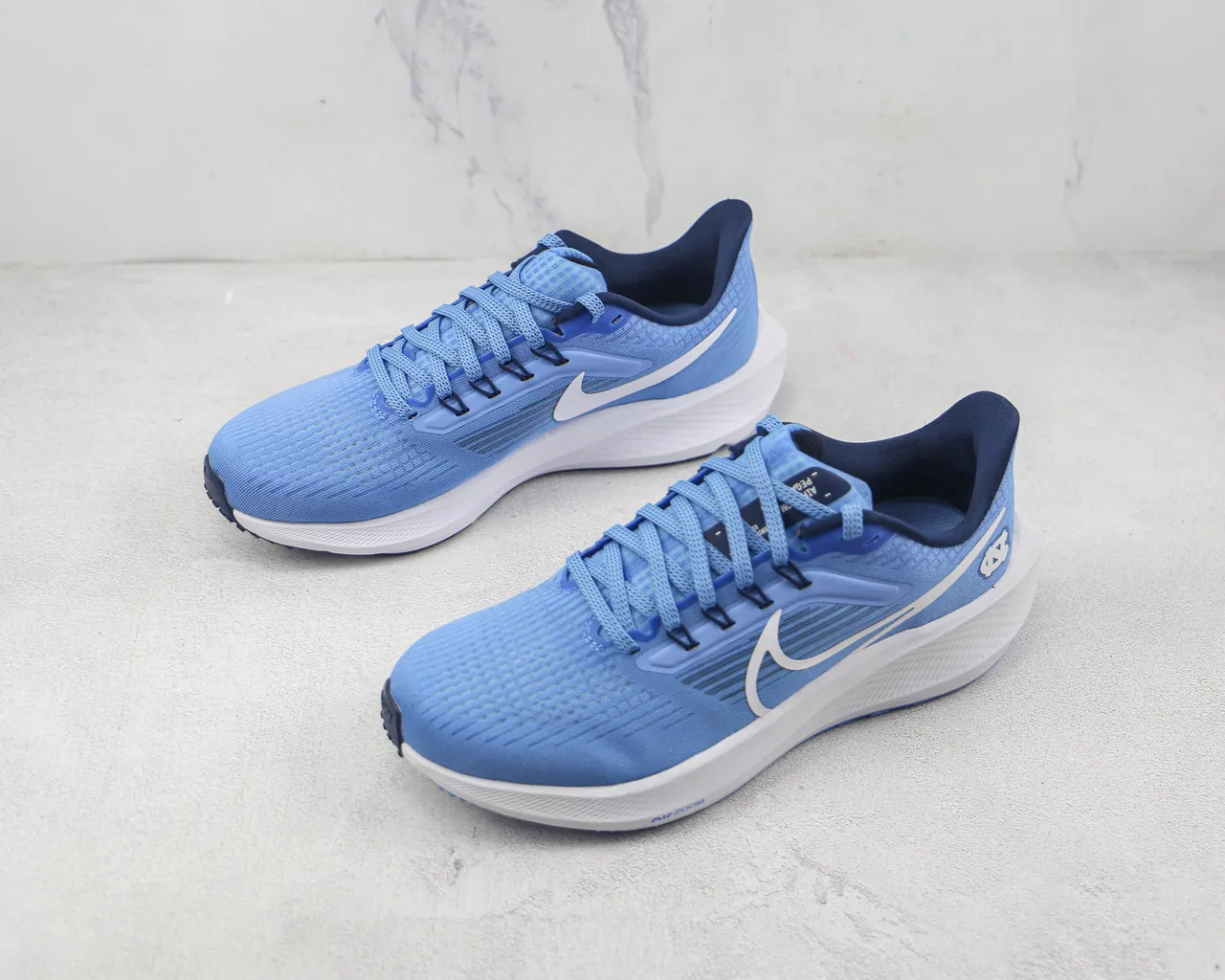 Nike Air Zoom Pegasus North Carolina Tar Heels zapatos de correr 4
