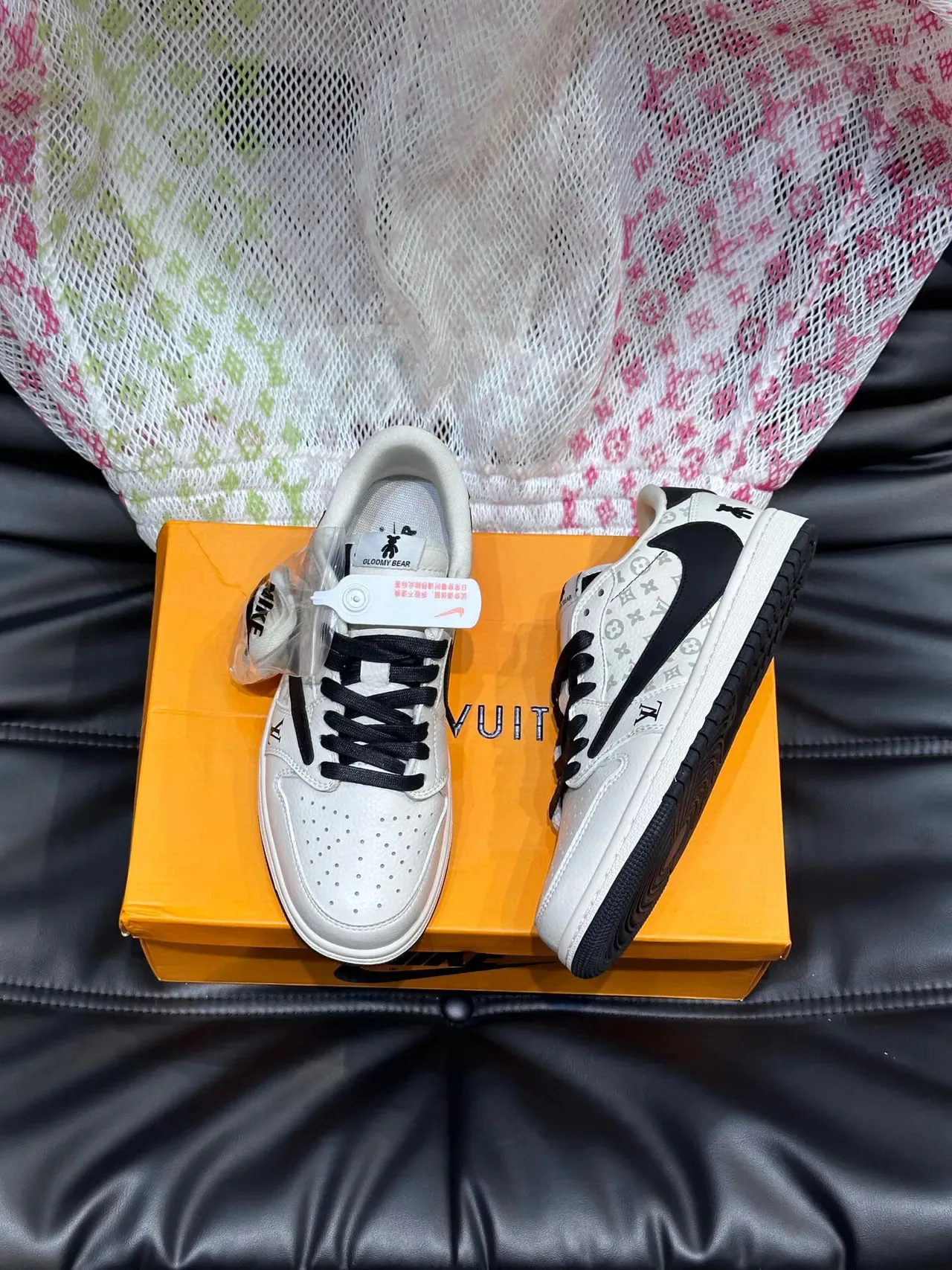 Nike Beige Black Low-Top Silhouette Perforated Leather Upper Lifestyle Sneakers 3