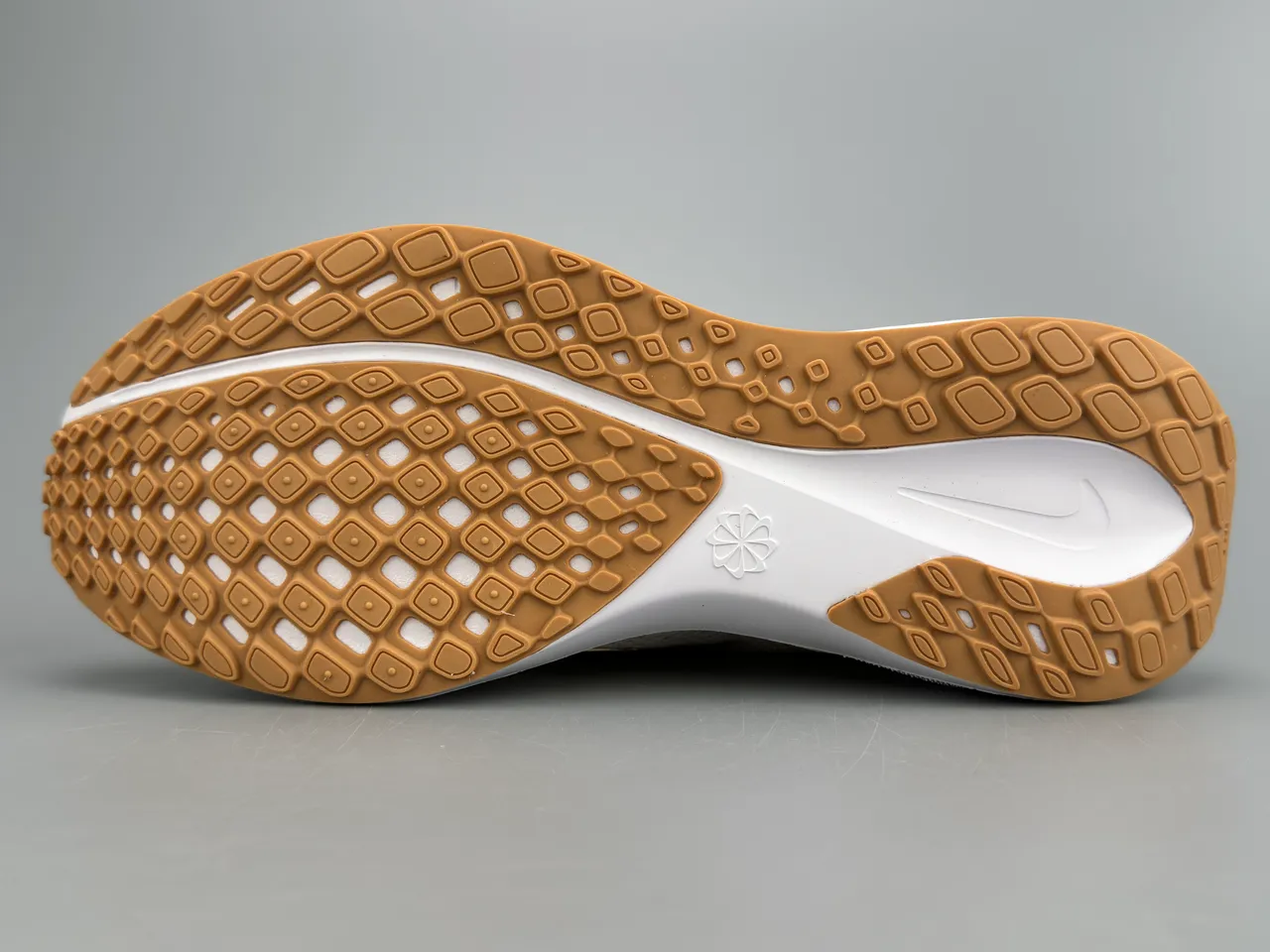 Nike Beige Gold Engineered Mesh Upper Metallic Swoosh Running Shoes 6