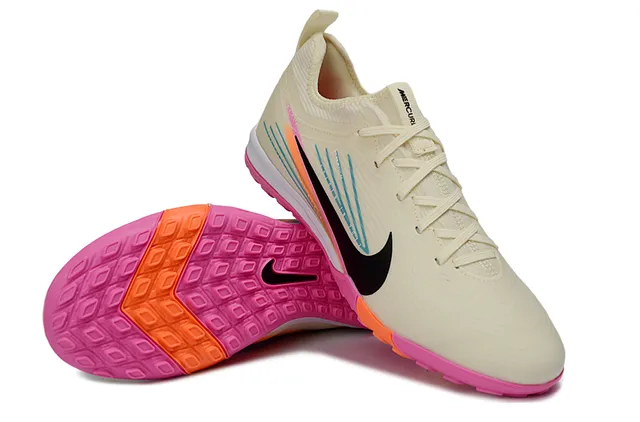 Nike Beige Pink Chaussures de Football Turf à Coupe Basse avec Upper Synthétique et Superpositions Graphiques Multicolores 4