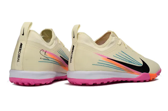 Nike Beige Pink Chaussures de Football Turf à Coupe Basse avec Upper Synthétique et Superpositions Graphiques Multicolores 6