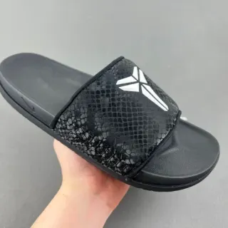 Nike Benassi JDI Kobe सांप-प्रिंट काला चप्पल