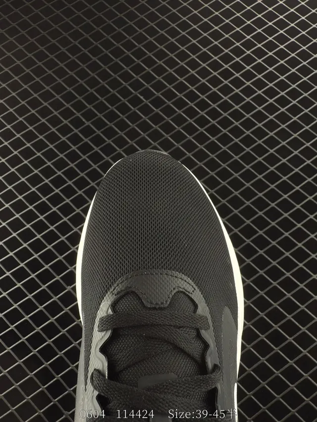 Nike Black and White Breathable Mesh Running Shoes 2
