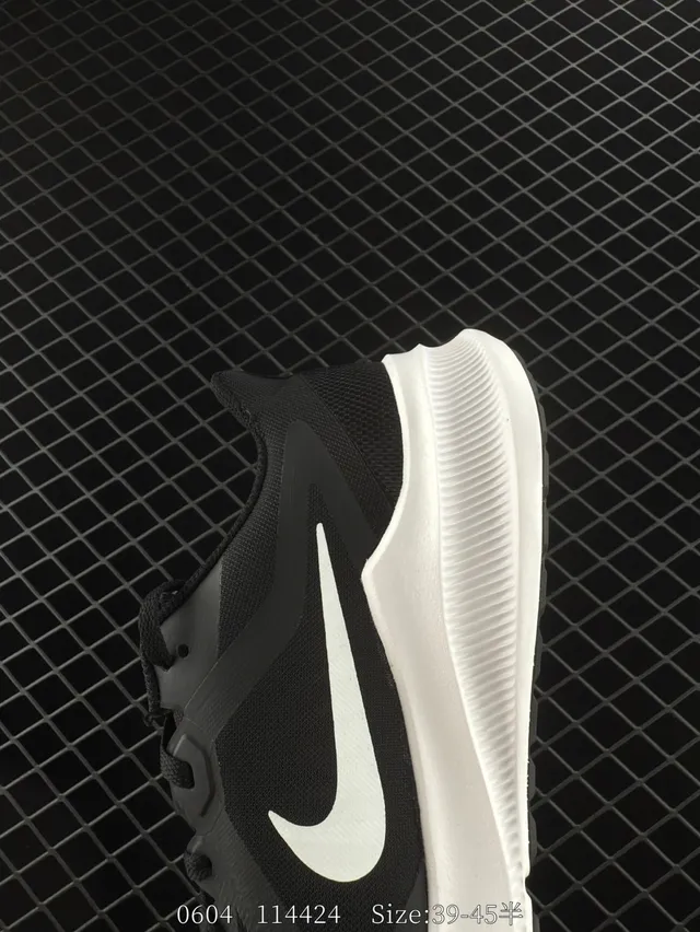 Nike Black and White Breathable Mesh Running Shoes 3