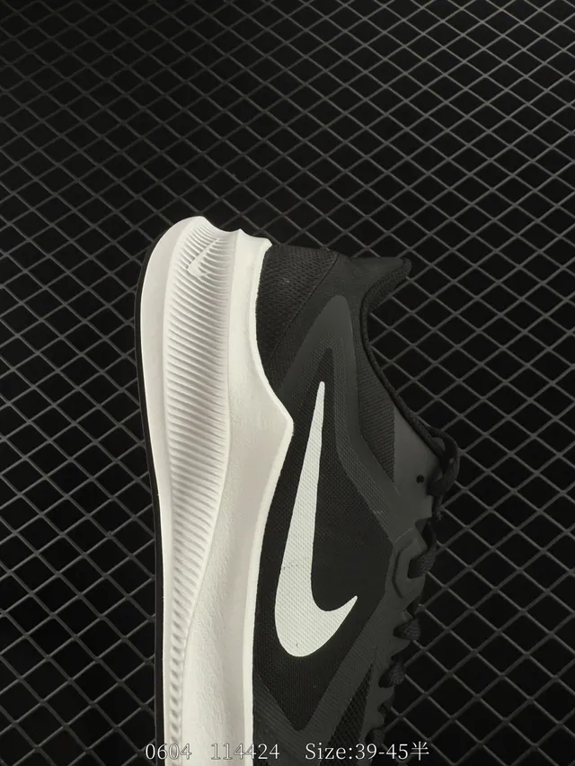 Nike Black and White Breathable Mesh Running Shoes 4