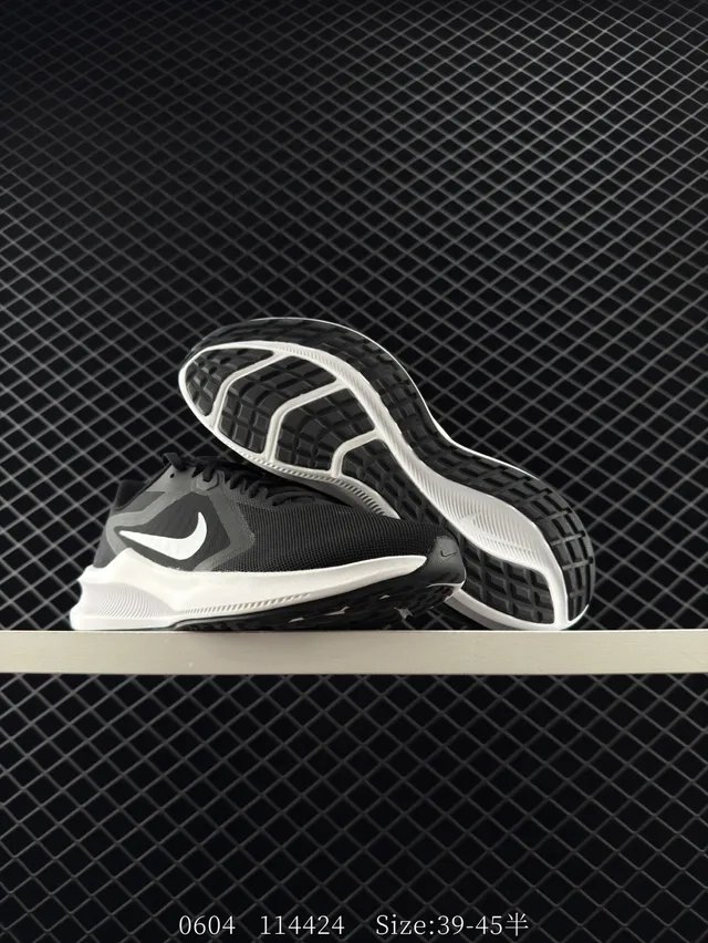 Nike Black and White Breathable Mesh Running Shoes 5