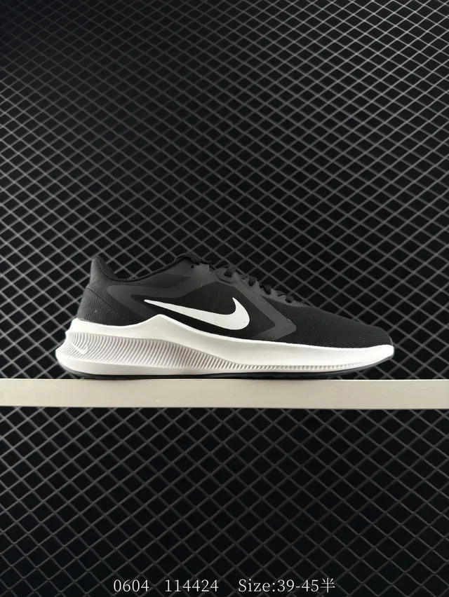 Nike Black and White Breathable Mesh Running Shoes 6