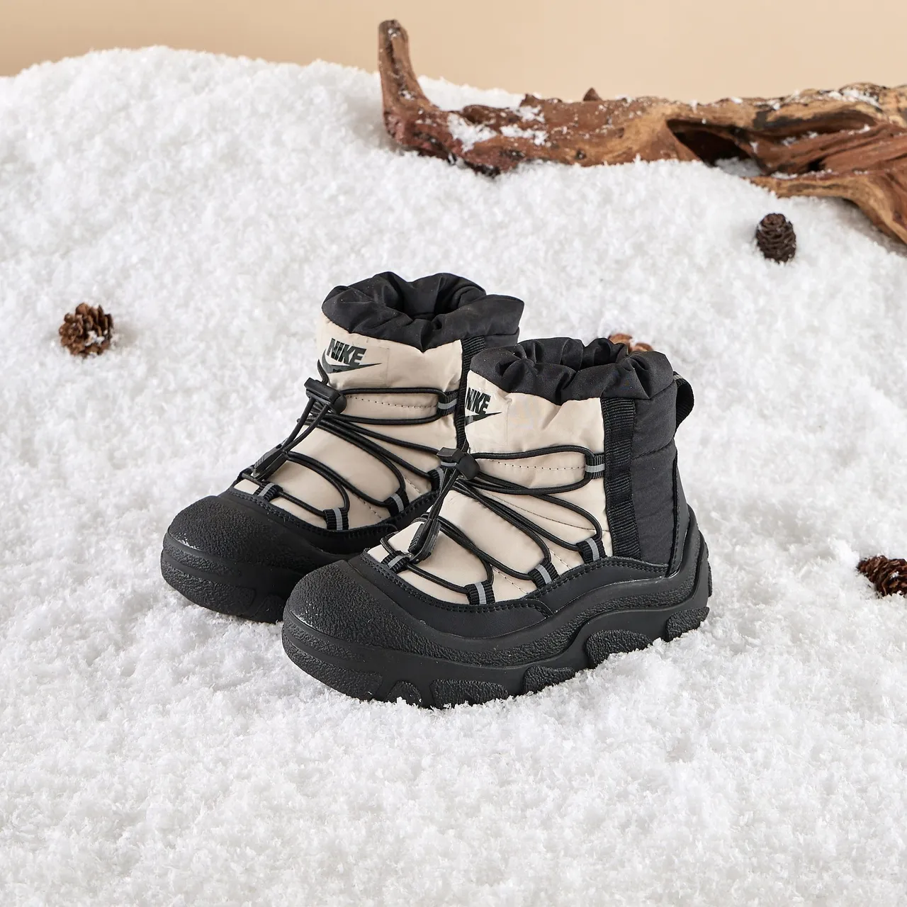 Nike Bottes de Neige Noires et Beiges Isolées Hautes avec Doublure Rembourrée 10