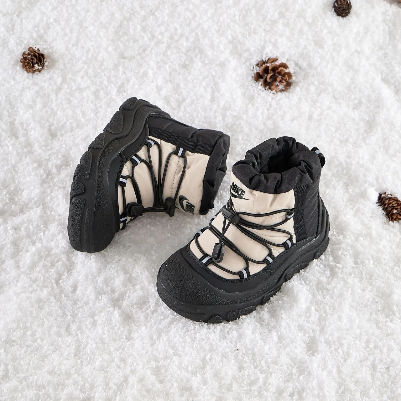 Nike Bottes de Neige Noires et Beiges Isolées Hautes avec Doublure Rembourrée 12