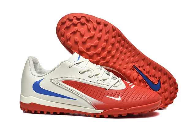 Nike Chaussures de football Turf Noir et Bleu, à coupe basse, avec dessus synthétique et recouvrement texturé de l'avant-pied 2
