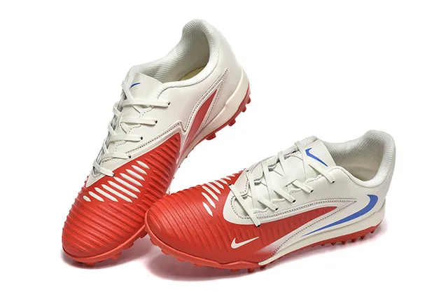 Nike Chaussures de football Turf Noir et Bleu, à coupe basse, avec dessus synthétique et recouvrement texturé de l'avant-pied 3