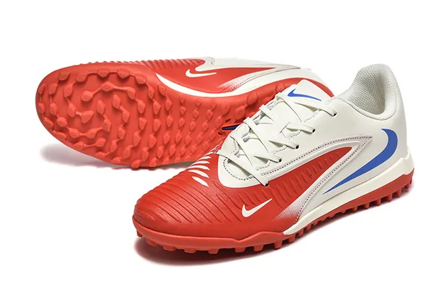 Nike Chaussures de football Turf Noir et Bleu, à coupe basse, avec dessus synthétique et recouvrement texturé de l'avant-pied 7