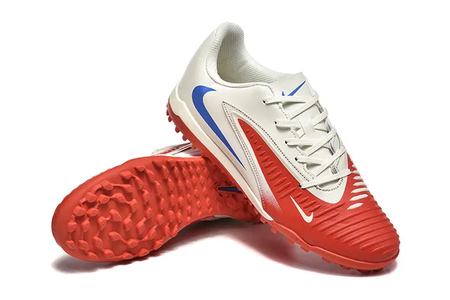 Nike Chaussures de football Turf Noir et Bleu, à coupe basse, avec dessus synthétique et recouvrement texturé de l'avant-pied 8