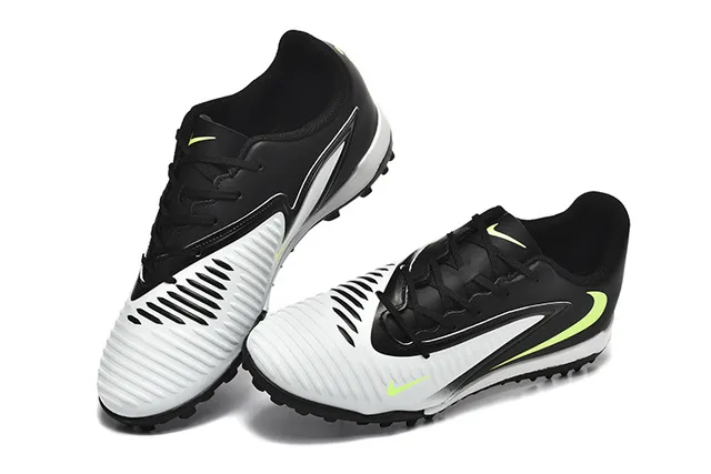 Nike Chaussures de football Turf Noir et Bleu, à coupe basse, avec dessus synthétique et recouvrement texturé de l'avant-pied 15