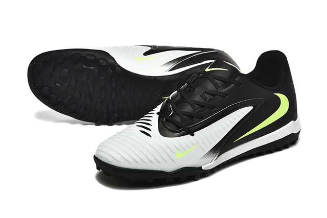Nike Chaussures de football Turf Noir et Bleu, à coupe basse, avec dessus synthétique et recouvrement texturé de l'avant-pied 19