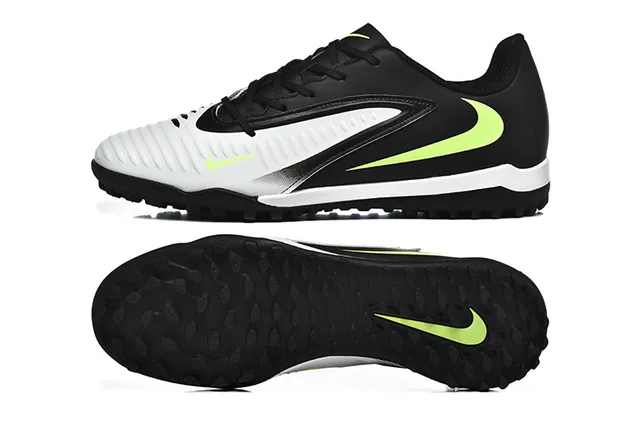 Nike Chaussures de football Turf Noir et Bleu, à coupe basse, avec dessus synthétique et recouvrement texturé de l'avant-pied 22