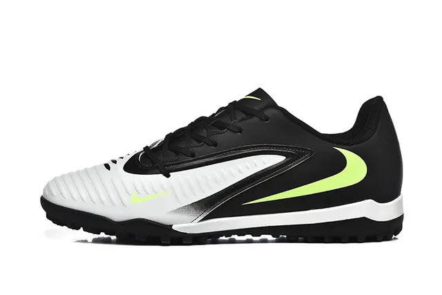 Nike Chaussures de football Turf Noir et Bleu, à coupe basse, avec dessus synthétique et recouvrement texturé de l'avant-pied 23