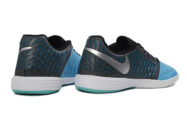 Nike Black Blue Low-Top Quilted Toe Cap Sneakers 6