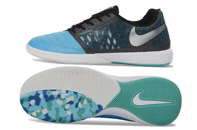 Nike Black Blue Low-Top Quilted Toe Cap Sneakers 7