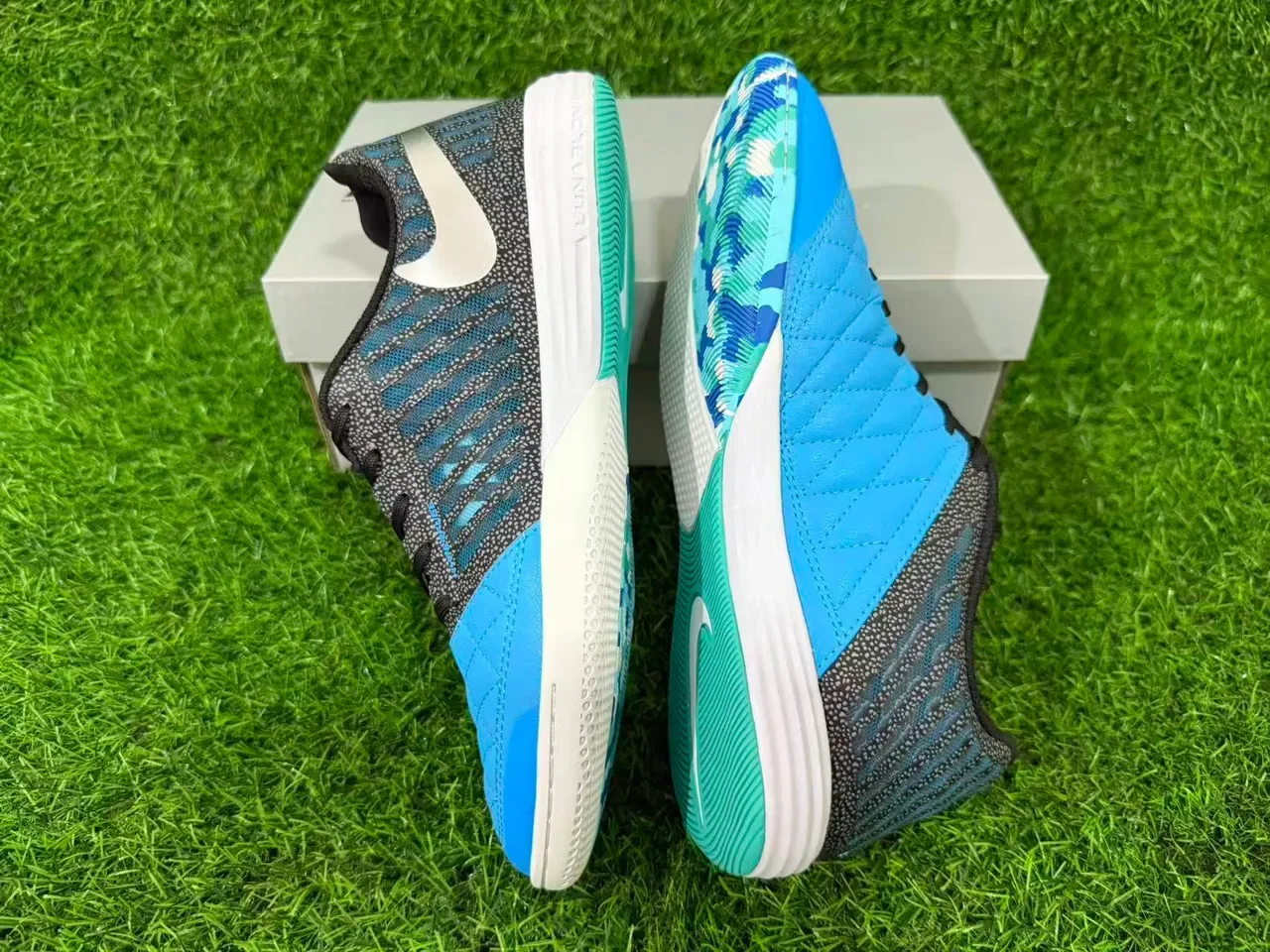 Nike Black Blue Low-Top Quilted Toe Cap Sneakers 9