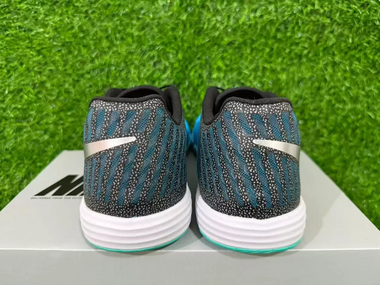 Nike Black Blue Low-Top Quilted Toe Cap Sneakers 10