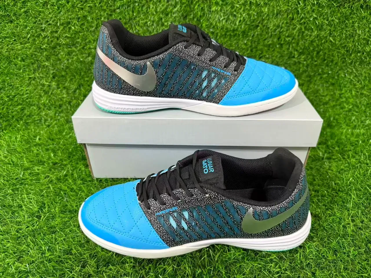 Nike Black Blue Low-Top Quilted Toe Cap Sneakers 15