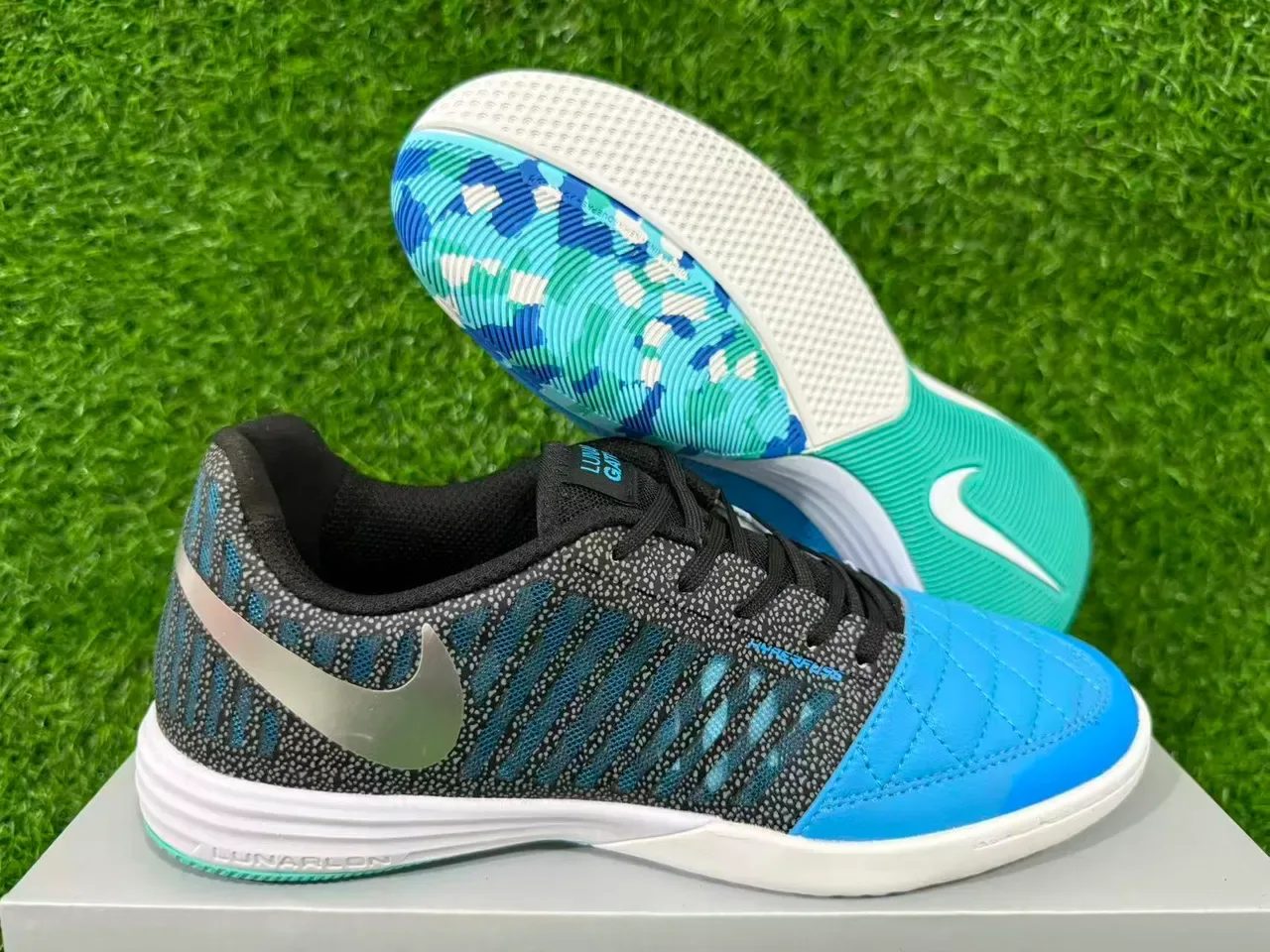 Nike Black Blue Low-Top Quilted Toe Cap Sneakers 16