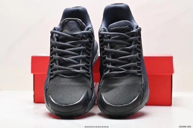 Nike Black Gray Monochromatic Mesh And Synthetic Overlay Upper Lifestyle Sneakers 6