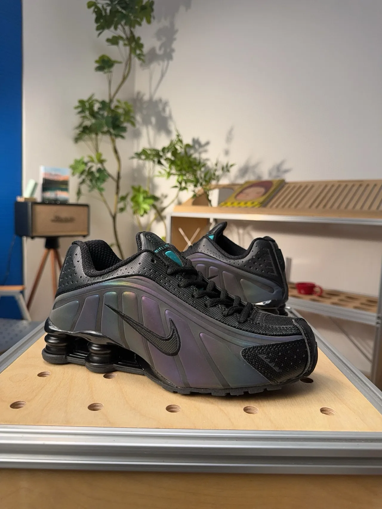 Nike Black Gray Shox Column Cushioning Iridescent Midsole Lifestyle Sneakers 2