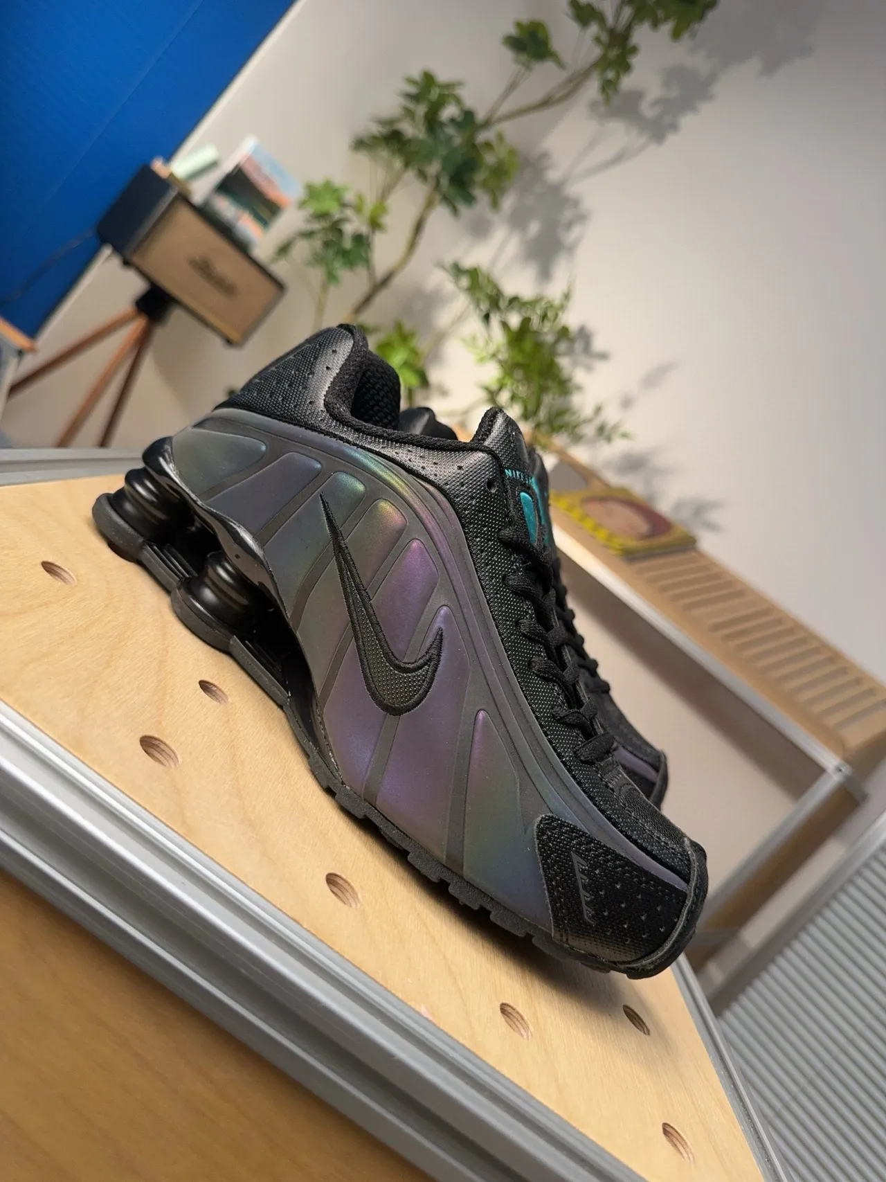 Nike Black Gray Shox Column Cushioning Iridescent Midsole Lifestyle Sneakers 3