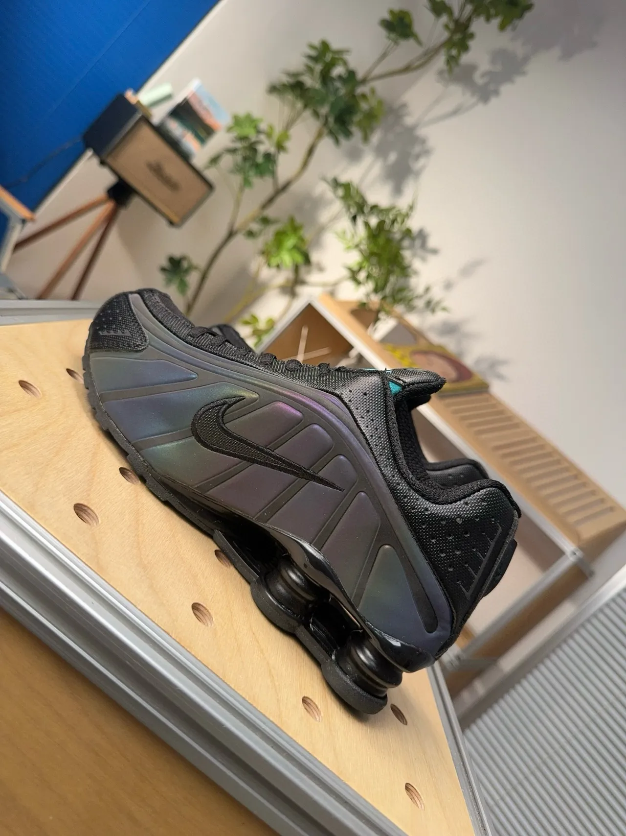 Nike Black Gray Shox Column Cushioning Iridescent Midsole Lifestyle Sneakers 4