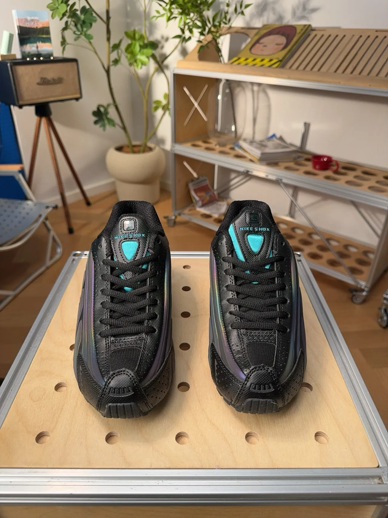 Nike Black Gray Shox Column Cushioning Iridescent Midsole Lifestyle Sneakers 5
