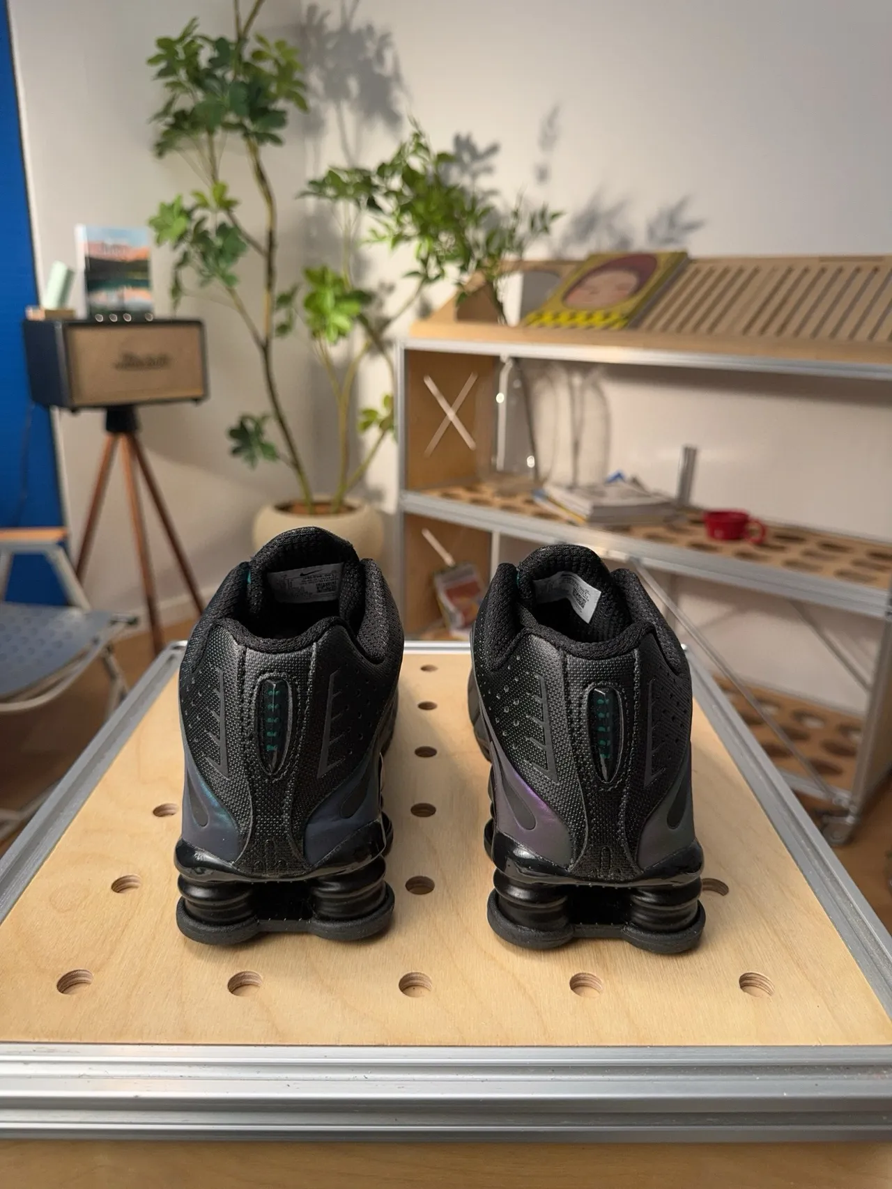 Nike Black Gray Shox Column Cushioning Iridescent Midsole Lifestyle Sneakers 6