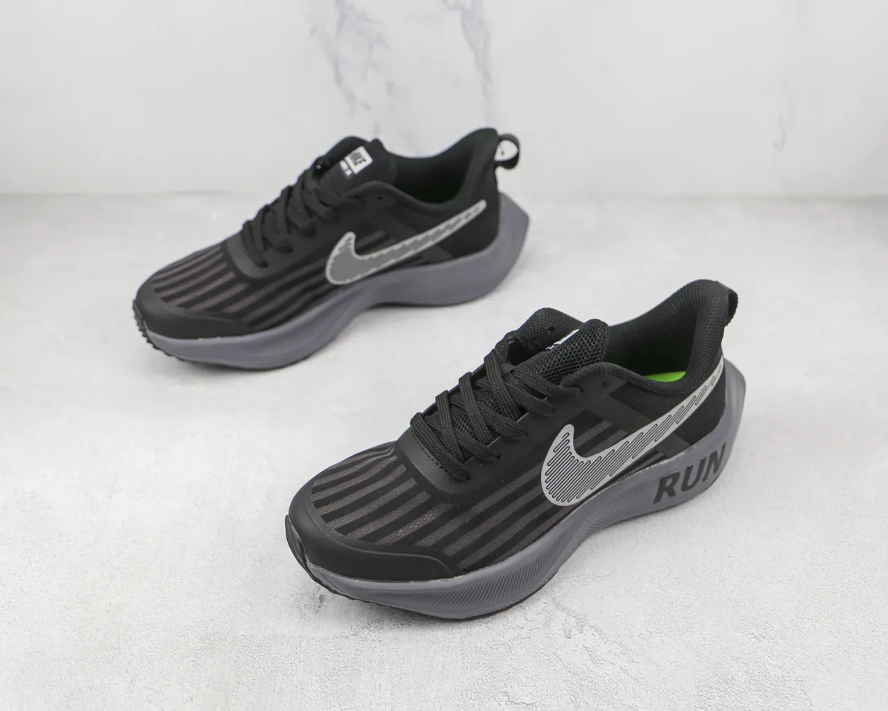 Nike Black Gray Striped Mesh Upper Embossed RUN Midsole Running Shoes 7