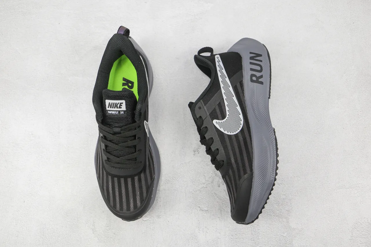 Nike Black Gray Striped Mesh Upper Embossed RUN Midsole Running Shoes 8