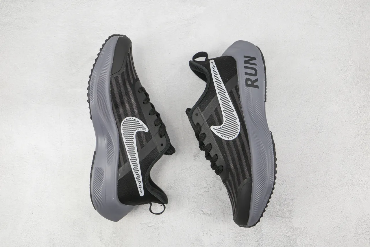 Nike Black Gray Striped Mesh Upper Embossed RUN Midsole Running Shoes 9