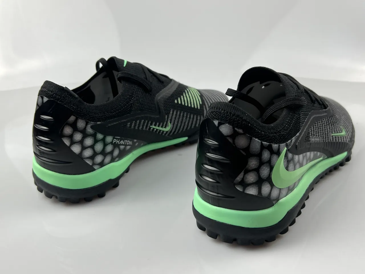 Nike Noir Vert Partie supérieure en tricot ingénieril Ajustements Swoosh néon Chaussures de football turf 2