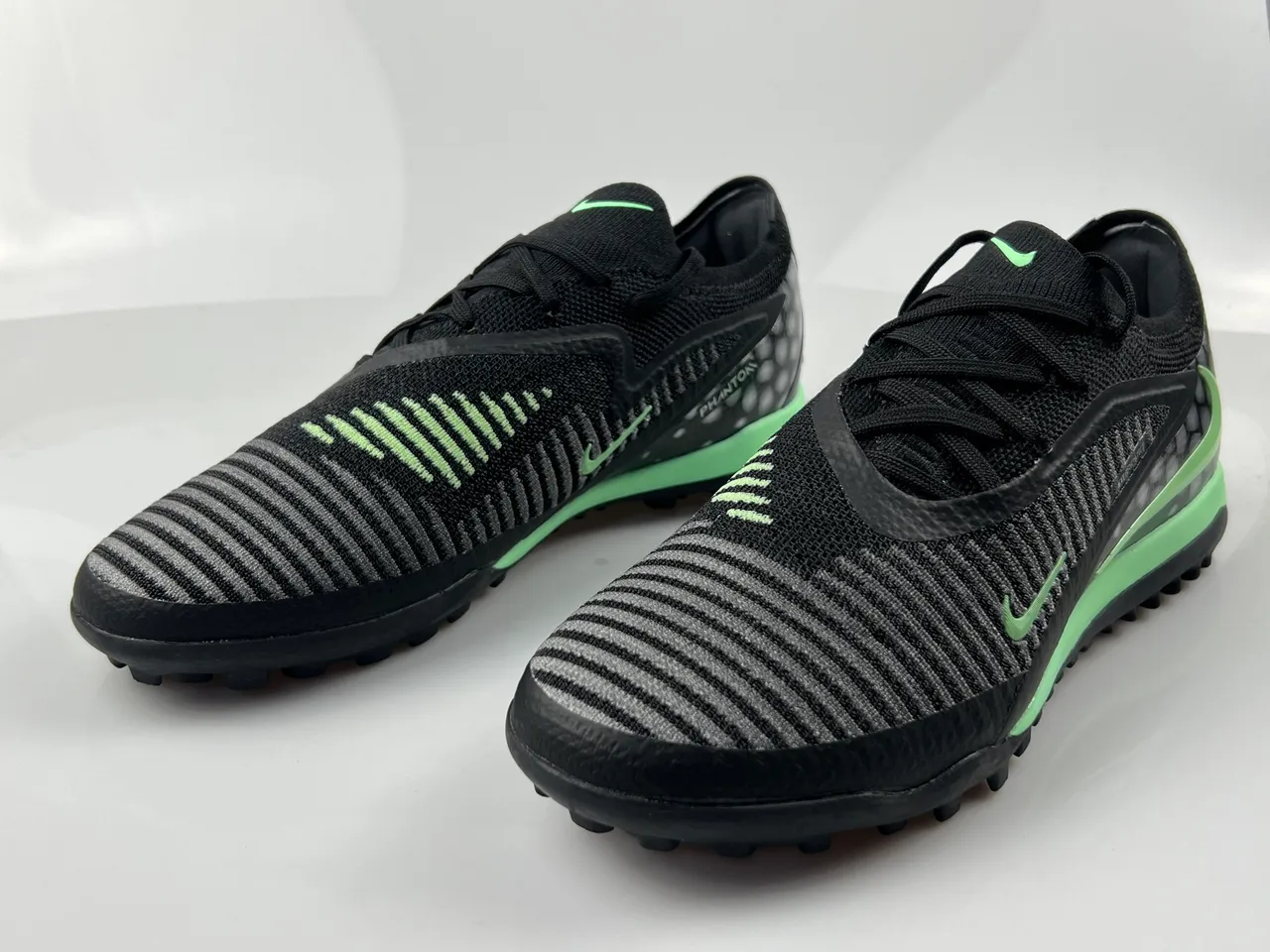Nike Noir Vert Partie supérieure en tricot ingénieril Ajustements Swoosh néon Chaussures de football turf 3
