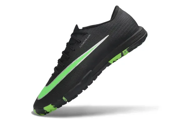 Nike Preto e Verde Flyweave Upper Neon Swoosh Accent Sapatos de Futebol Turf 3