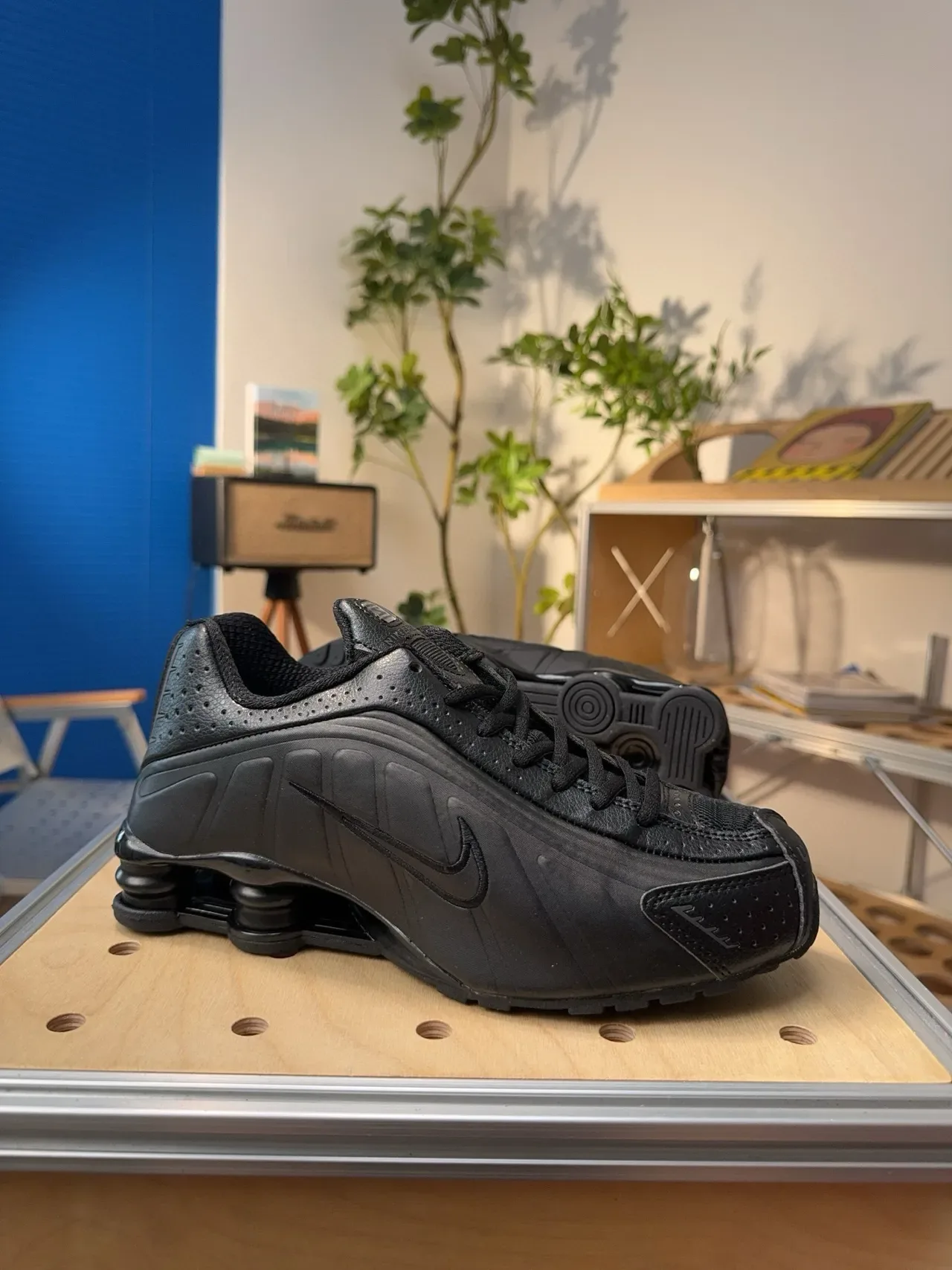 Nike Chaussures de Running Noires Monochromes avec Upper en Cuir Perforé 2