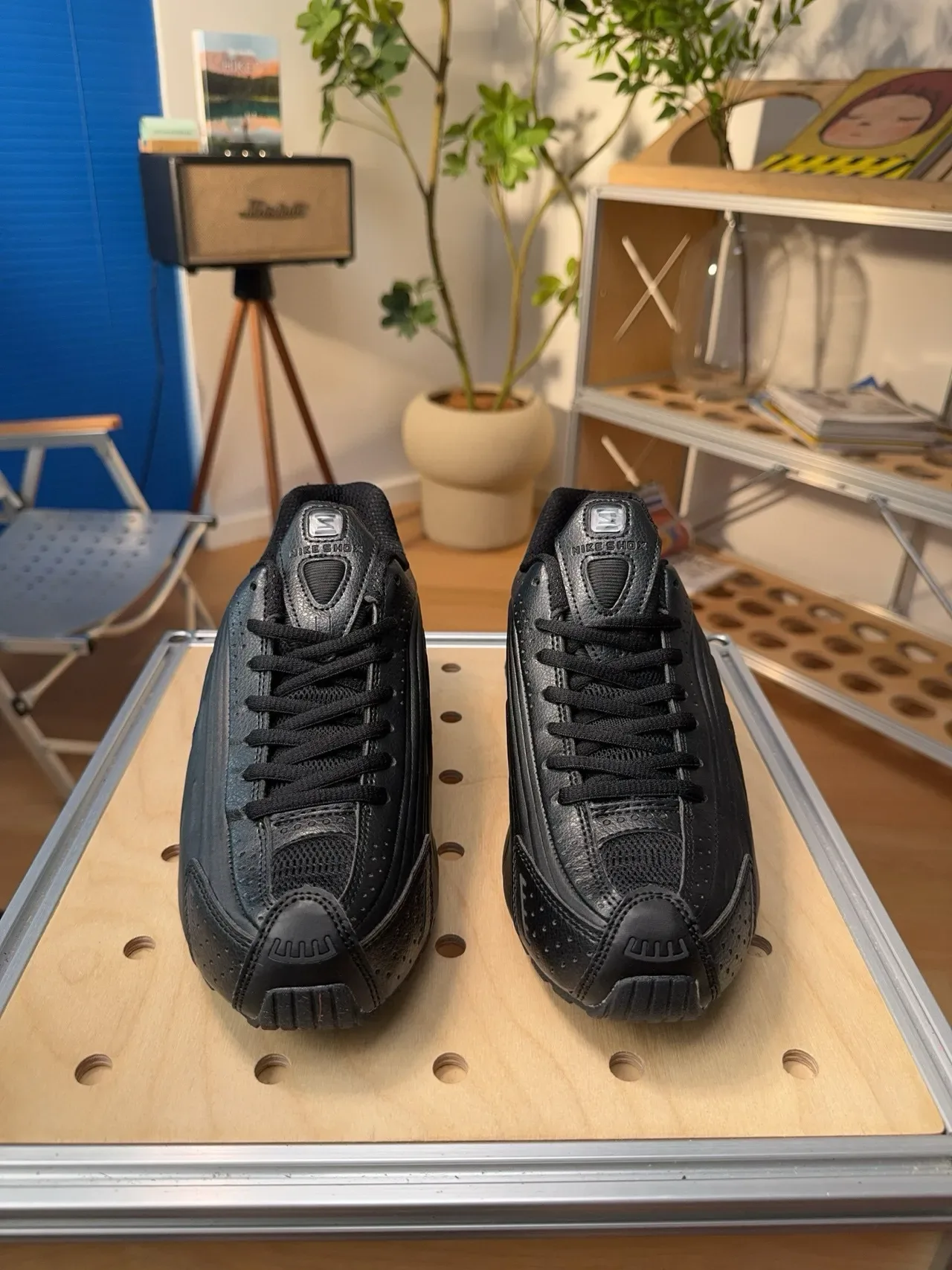 Nike Chaussures de Running Noires Monochromes avec Upper en Cuir Perforé 5