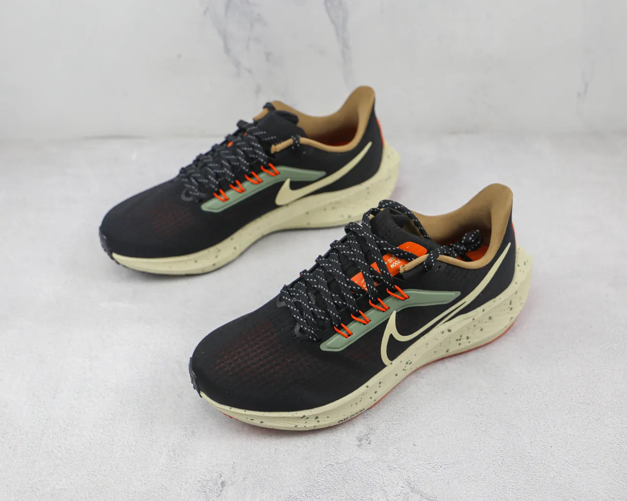 Nike Black Orange Engineered Mesh Upper Speckled Midsole Running Shoes 4