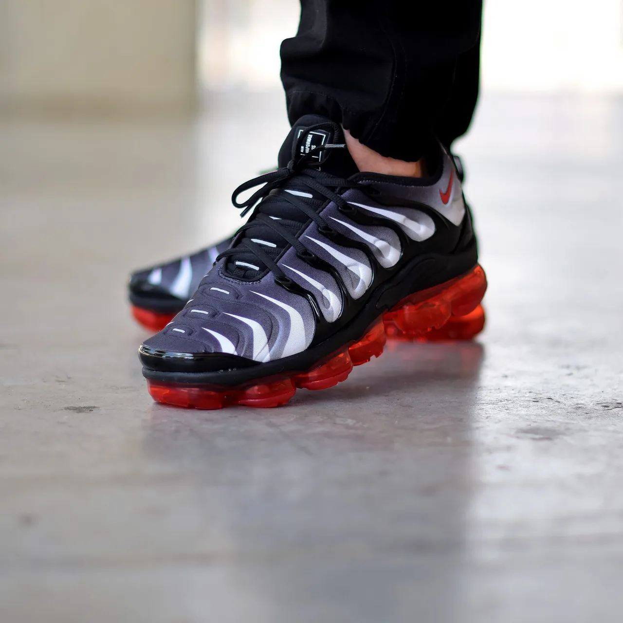 Nike Black Red Wavy Synthetic Cage Overlays Translucent Visible Air Unit Lifestyle Sneakers 6