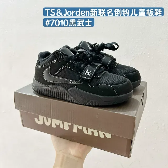 Nike Black Strap Closure Lifestyle Sneakers 3