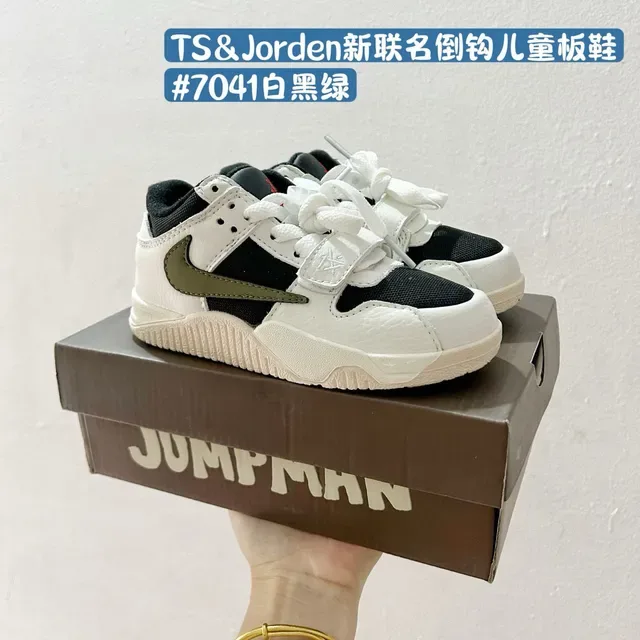 Nike Black Strap Closure Lifestyle Sneakers 7
